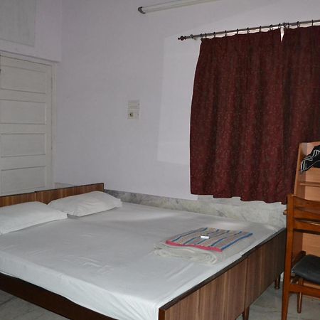 Monorama Guest House โกลกาตา ภายนอก รูปภาพ